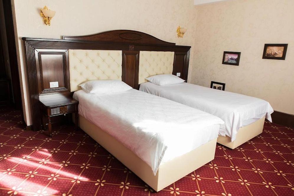 Cazare Plopii Fara Sot Iasi Exteriör bild
