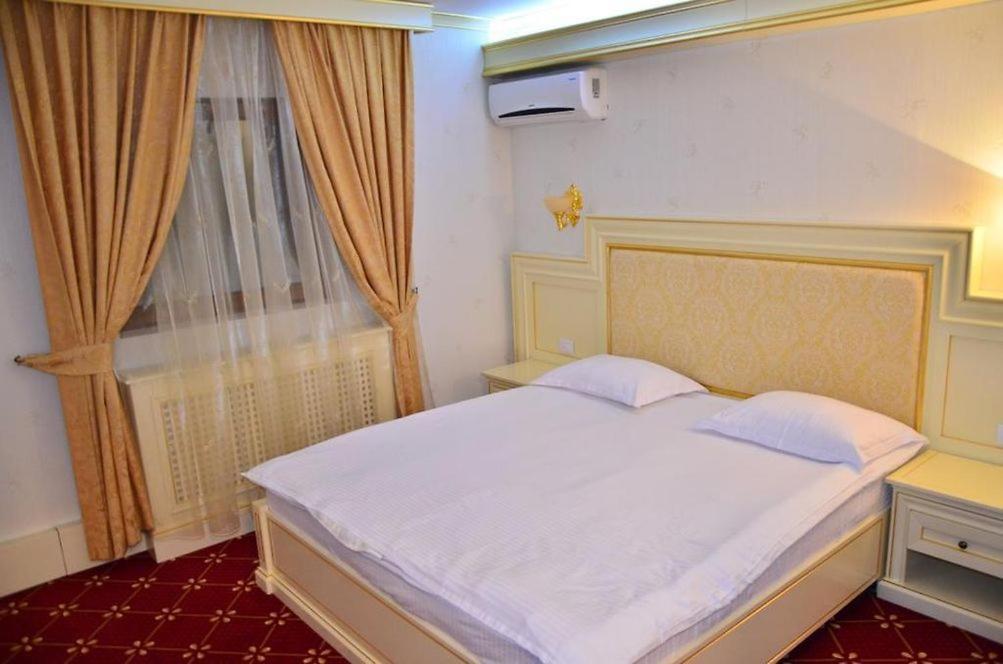 Cazare Plopii Fara Sot Iasi Exteriör bild