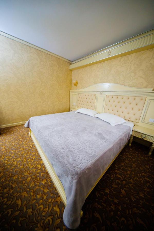 Cazare Plopii Fara Sot Iasi Exteriör bild