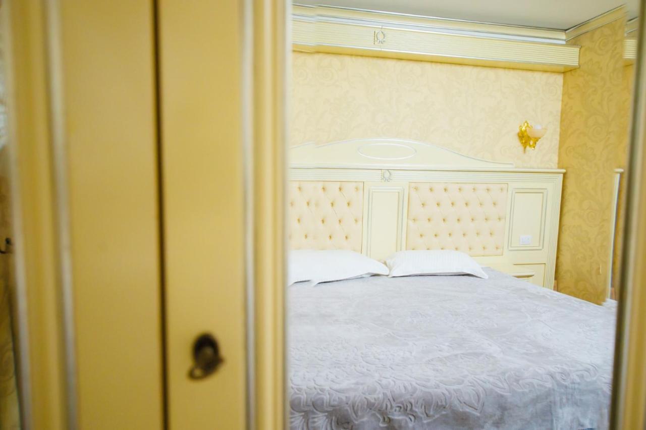 Cazare Plopii Fara Sot Iasi Exteriör bild