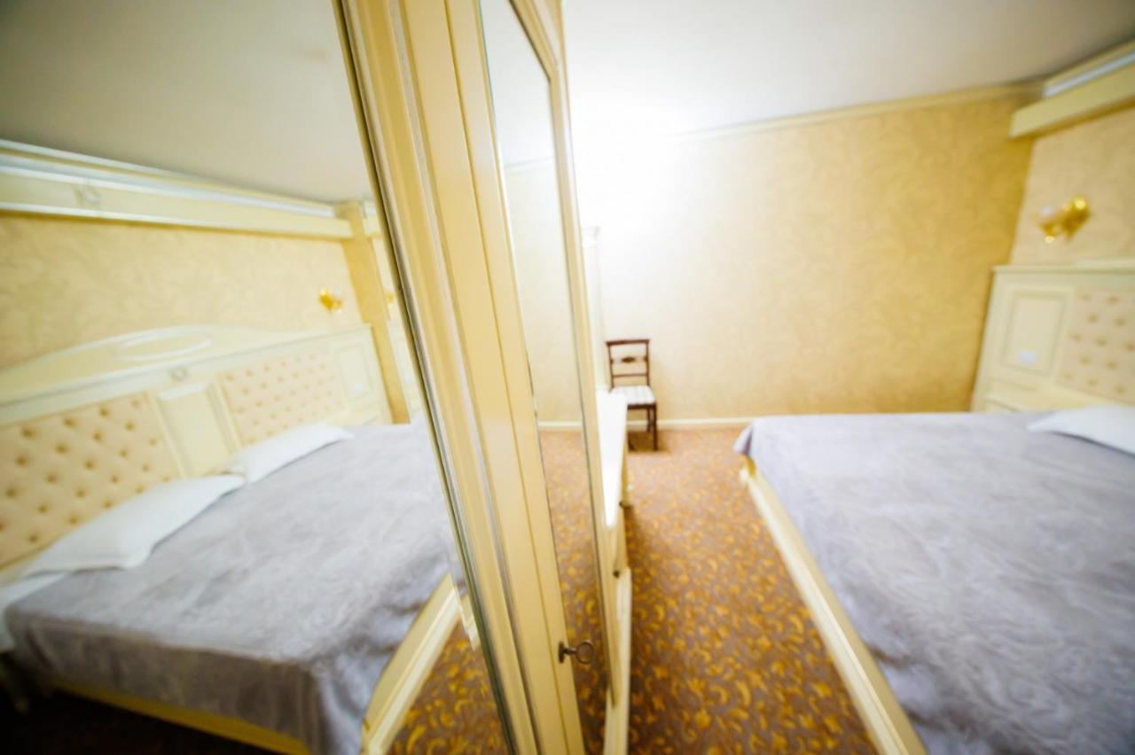 Cazare Plopii Fara Sot Iasi Exteriör bild